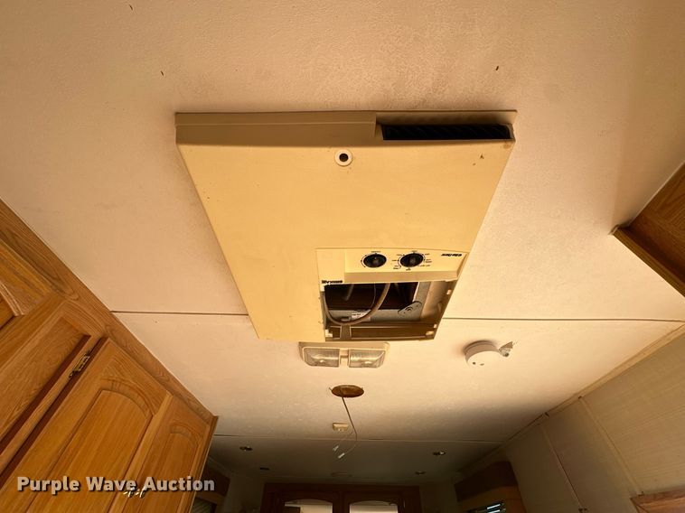 image for item DG4465 2003 Bison Alumasport horse trailer