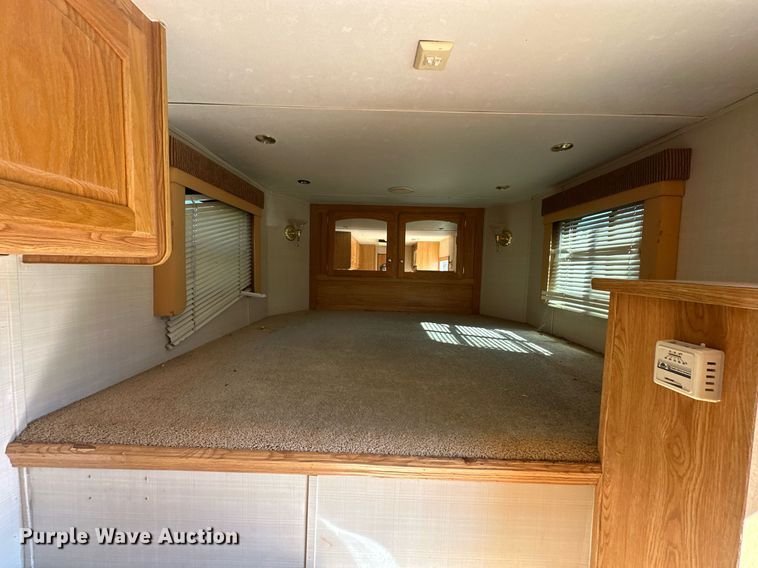 image for item DG4465 2003 Bison Alumasport horse trailer