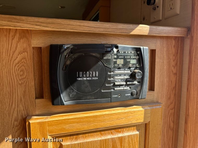 image for item DG4465 2003 Bison Alumasport horse trailer