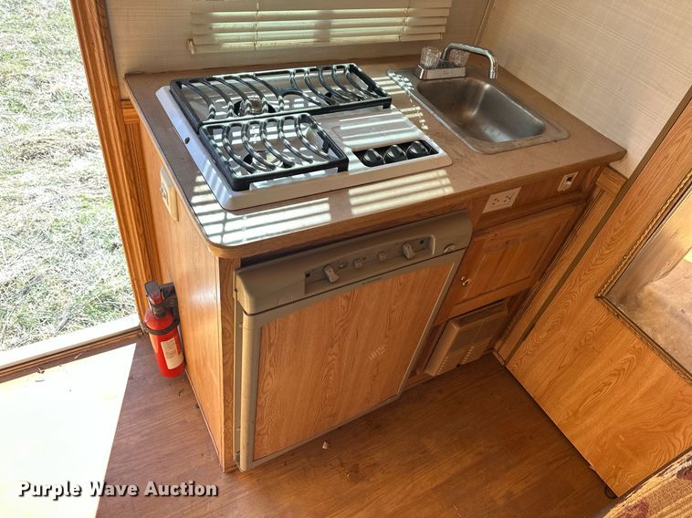 image for item DG4465 2003 Bison Alumasport horse trailer