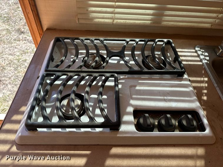 image for item DG4465 2003 Bison Alumasport horse trailer