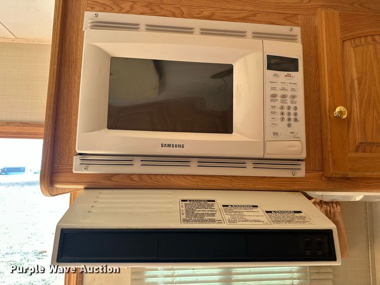 image for item DG4465 2003 Bison Alumasport horse trailer