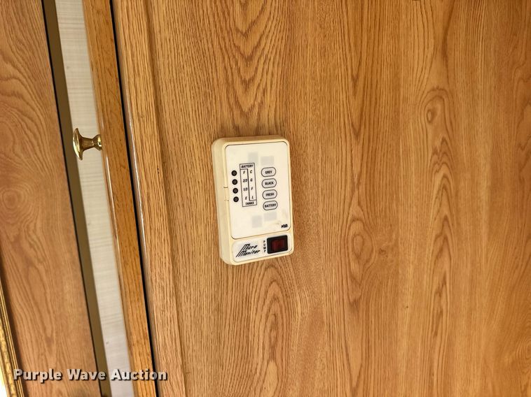 image for item DG4465 2003 Bison Alumasport horse trailer