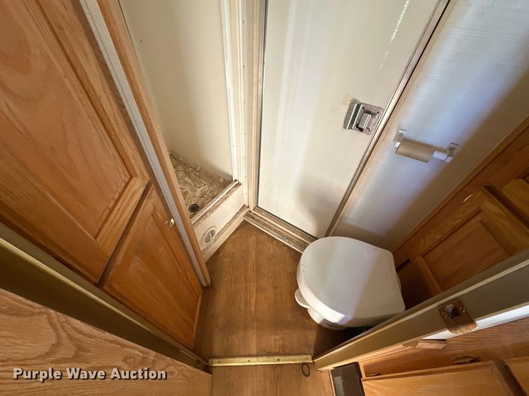 image for item DG4465 2003 Bison Alumasport horse trailer