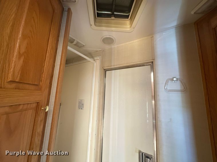 image for item DG4465 2003 Bison Alumasport horse trailer