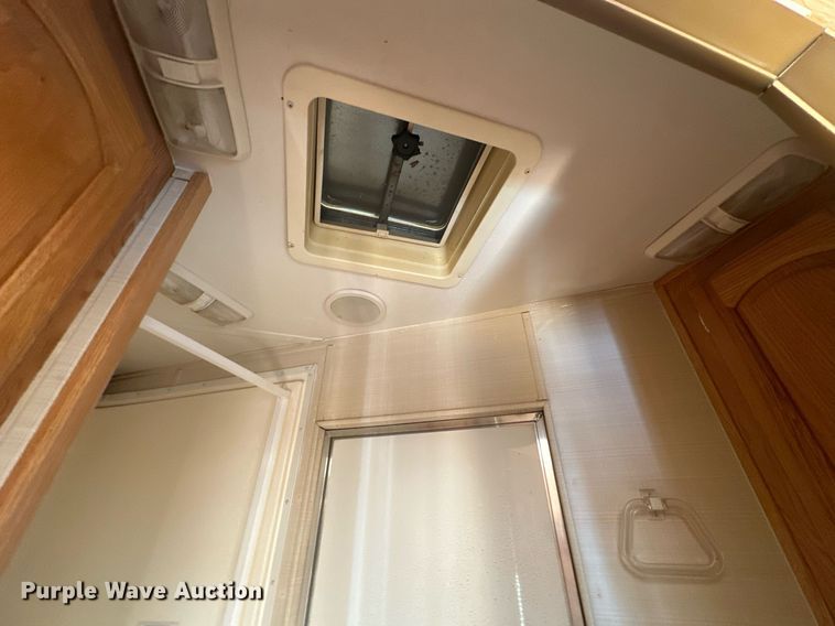 image for item DG4465 2003 Bison Alumasport horse trailer