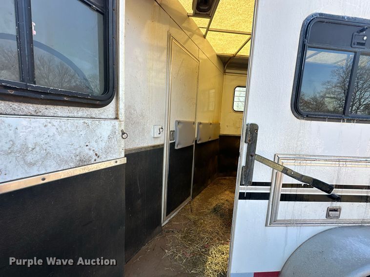 image for item DG4465 2003 Bison Alumasport horse trailer