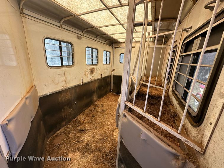 image for item DG4465 2003 Bison Alumasport horse trailer