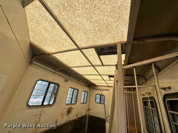 image for item DG4465 2003 Bison Alumasport horse trailer