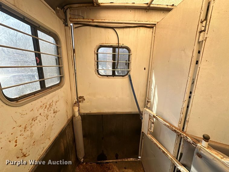 image for item DG4465 2003 Bison Alumasport horse trailer