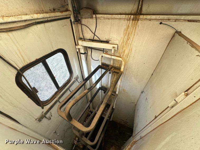 image for item DG4465 2003 Bison Alumasport horse trailer