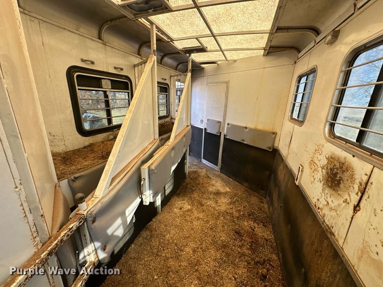 image for item DG4465 2003 Bison Alumasport horse trailer