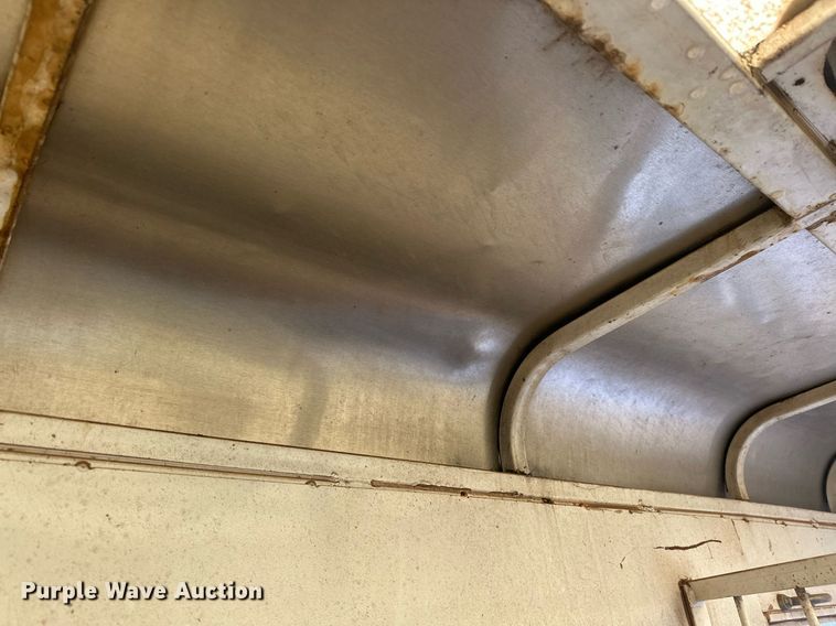 image for item DG4465 2003 Bison Alumasport horse trailer