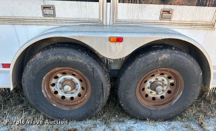 image for item DG4465 2003 Bison Alumasport horse trailer