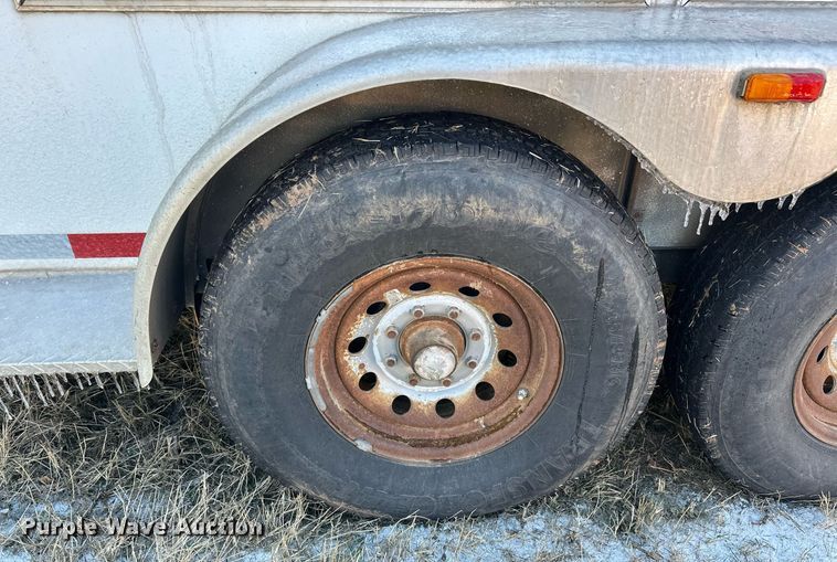 image for item DG4465 2003 Bison Alumasport horse trailer