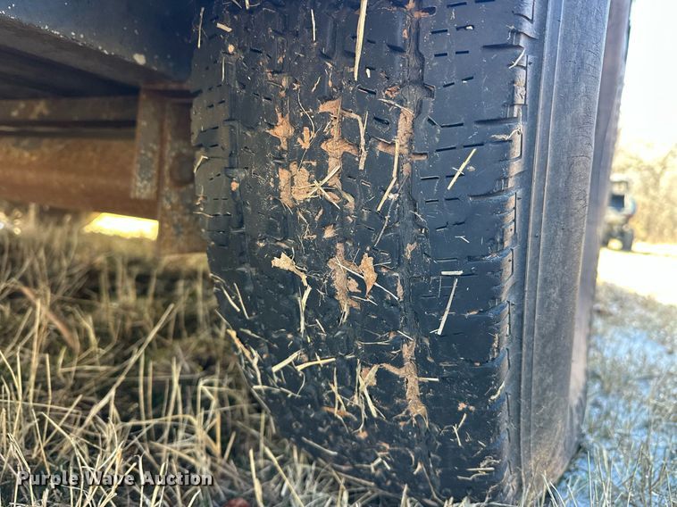 image for item DG4465 2003 Bison Alumasport horse trailer