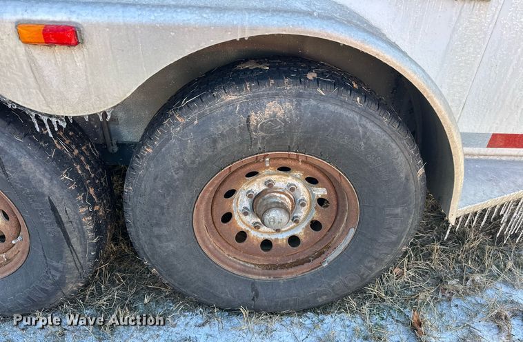 image for item DG4465 2003 Bison Alumasport horse trailer