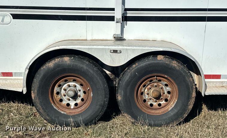 image for item DG4465 2003 Bison Alumasport horse trailer