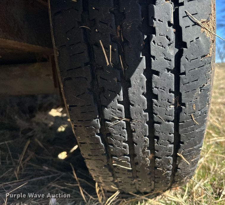 image for item DG4465 2003 Bison Alumasport horse trailer