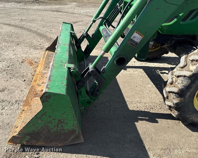 image for item DM5581 2004 John Deere 4720 MFWD tractor