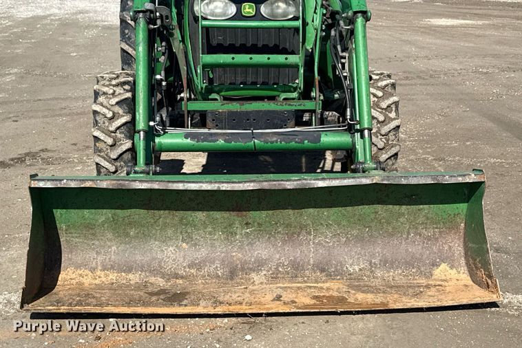 image for item DM5581 2004 John Deere 4720 MFWD tractor