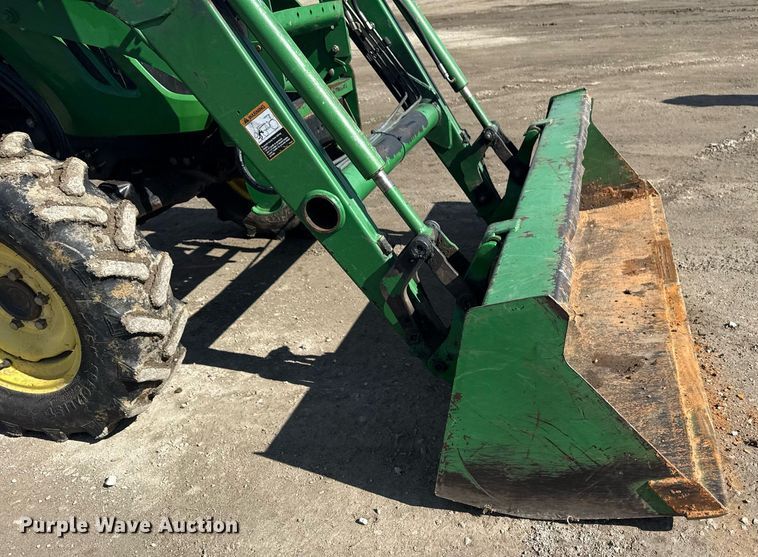 image for item DM5581 2004 John Deere 4720 MFWD tractor