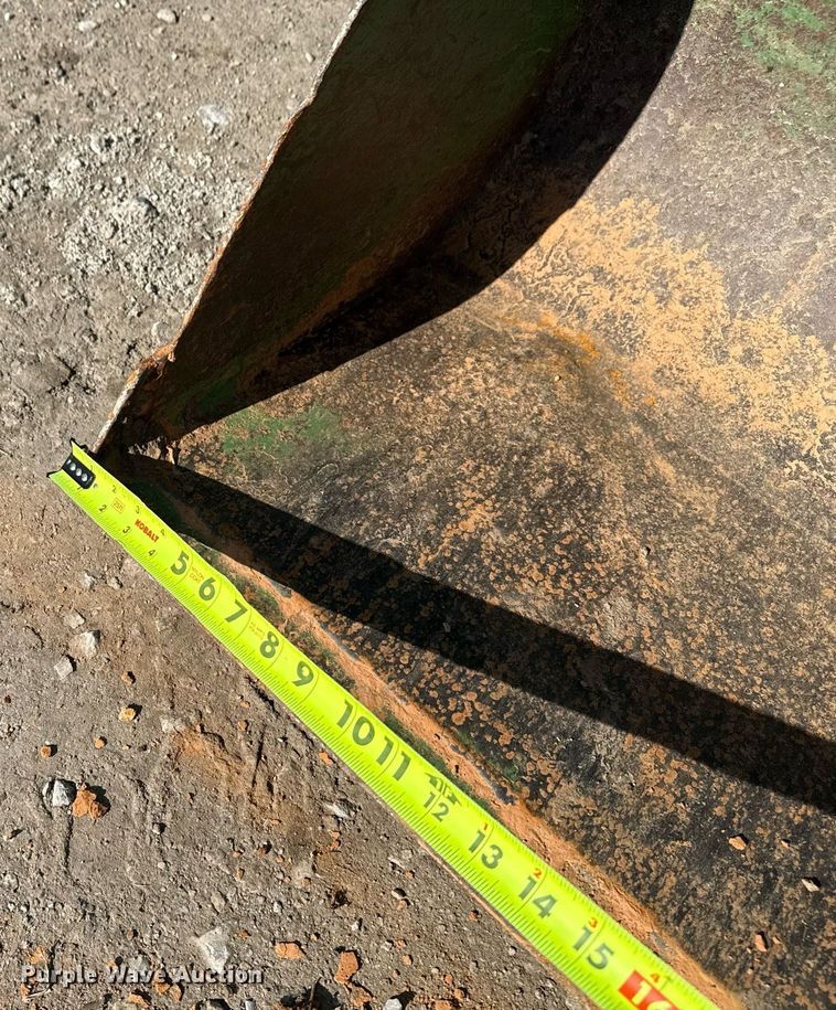 image for item DM5581 2004 John Deere 4720 MFWD tractor