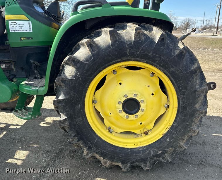 image for item DM5581 2004 John Deere 4720 MFWD tractor