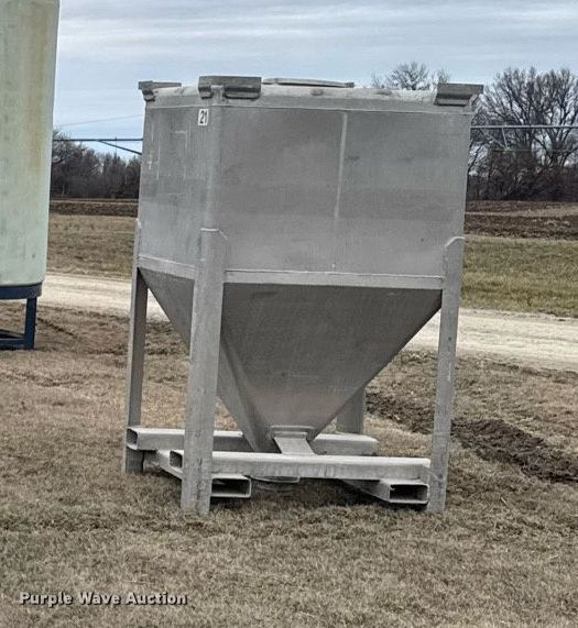 image for item DO0383 (3) TranStore storage tanks