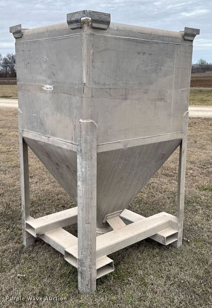 image for item DO0383 (3) TranStore storage tanks