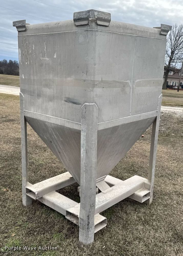 image for item DO0383 (3) TranStore storage tanks