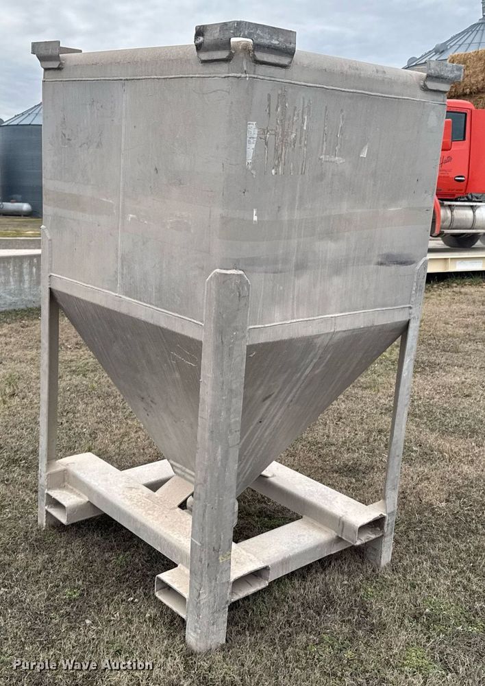 image for item DO0383 (3) TranStore storage tanks