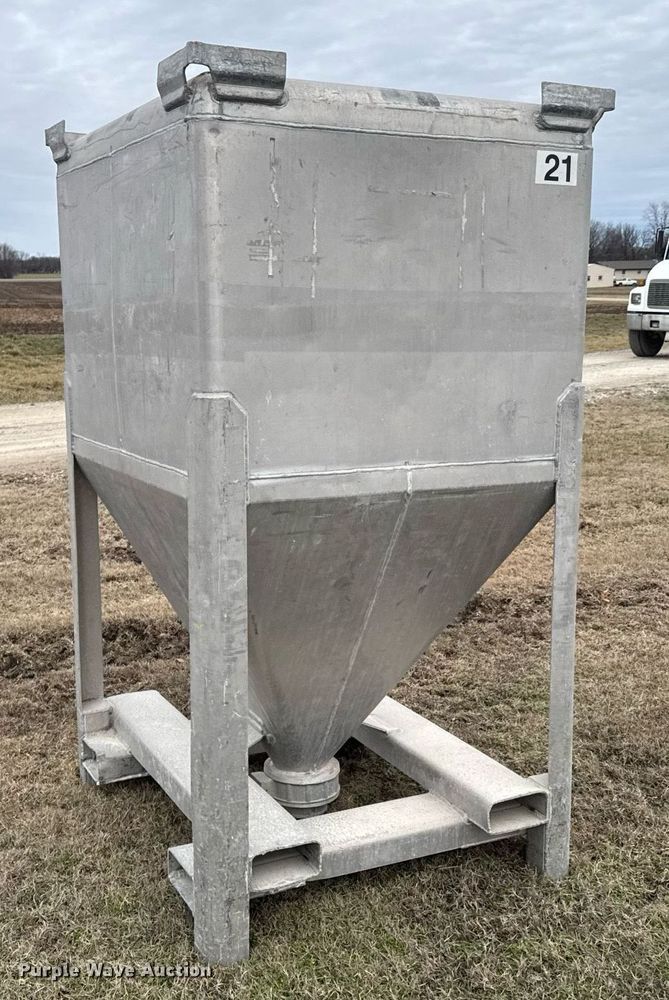 image for item DO0383 (3) TranStore storage tanks