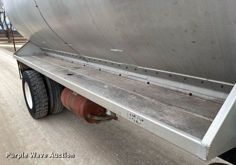 image for item DO0384 1996 Freightliner FL70 feed mixer truck