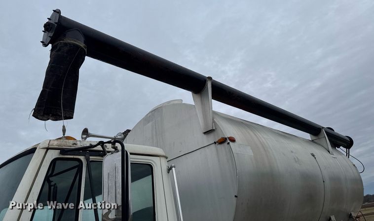 image for item DO0384 1996 Freightliner FL70 feed mixer truck