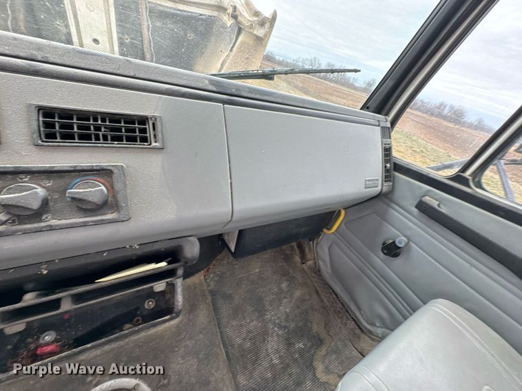 image for item DO0384 1996 Freightliner FL70 feed mixer truck