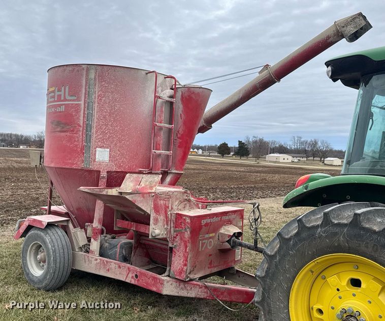 image for item DO0385 Gehl MX170 feed mixer