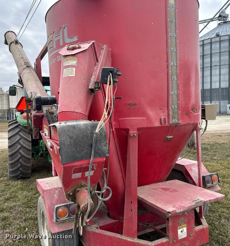 image for item DO0385 Gehl MX170 feed mixer