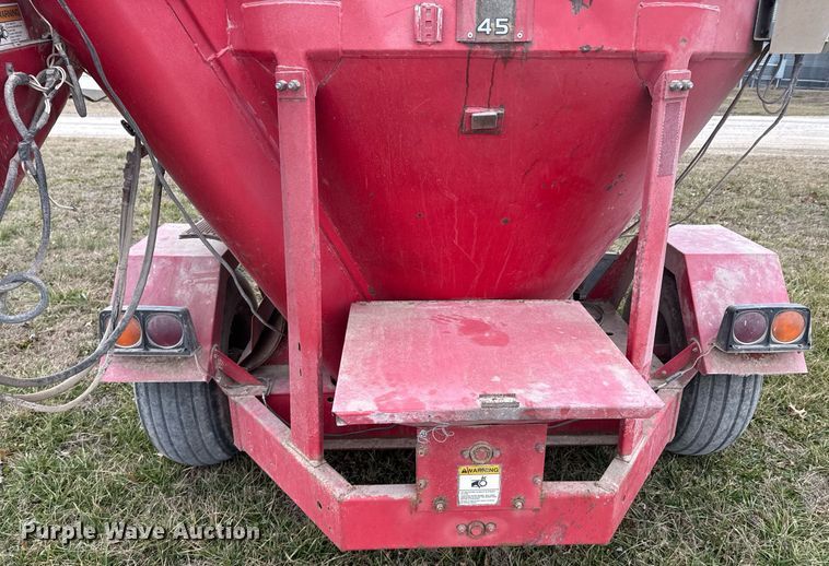 image for item DO0385 Gehl MX170 feed mixer