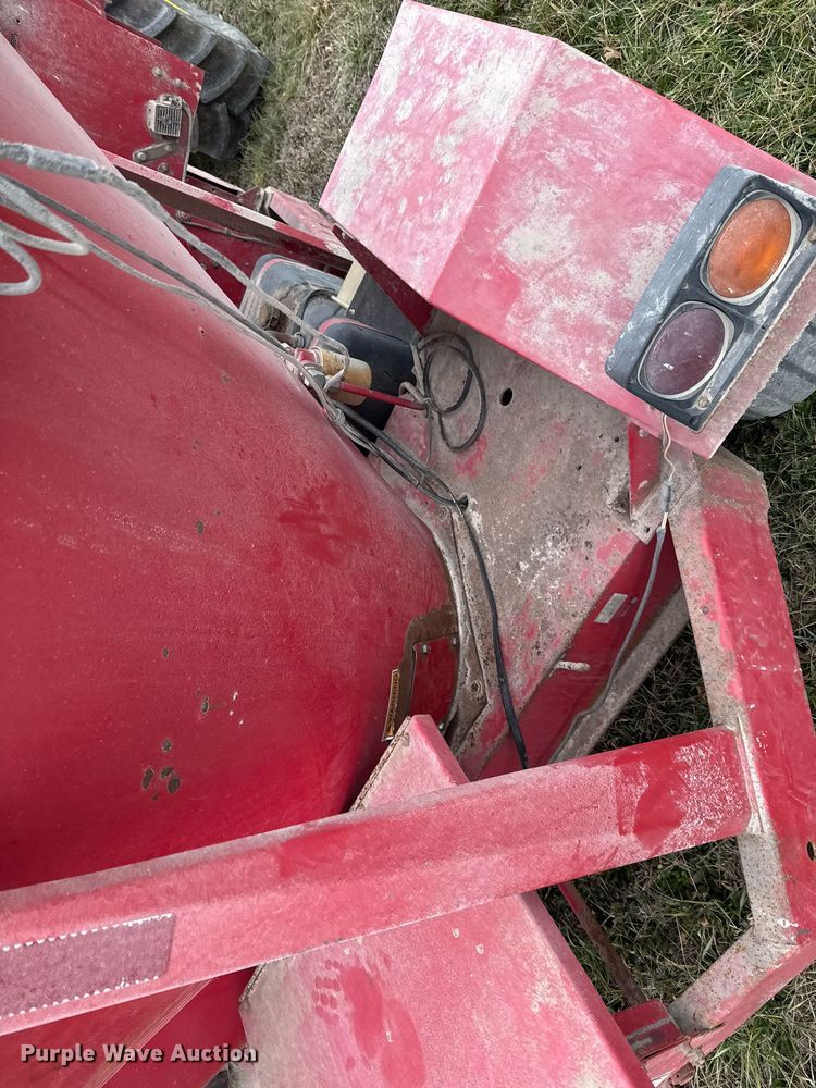 image for item DO0385 Gehl MX170 feed mixer