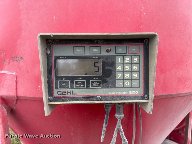 image for item DO0385 Gehl MX170 feed mixer