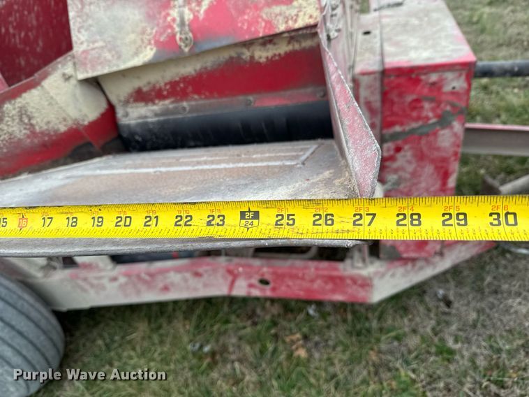 image for item DO0385 Gehl MX170 feed mixer