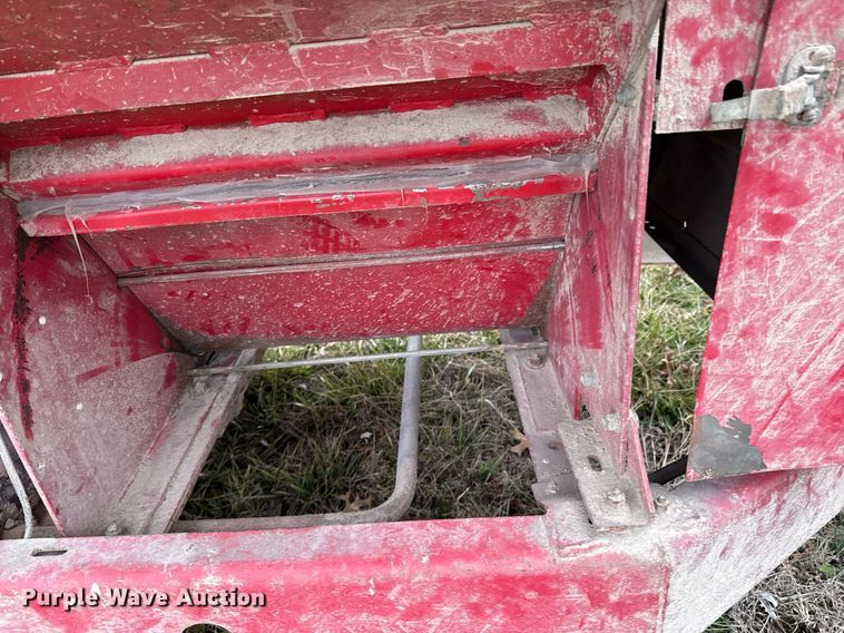 image for item DO0385 Gehl MX170 feed mixer