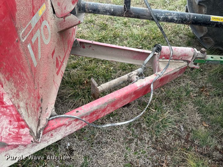 image for item DO0385 Gehl MX170 feed mixer