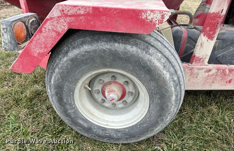 image for item DO0385 Gehl MX170 feed mixer