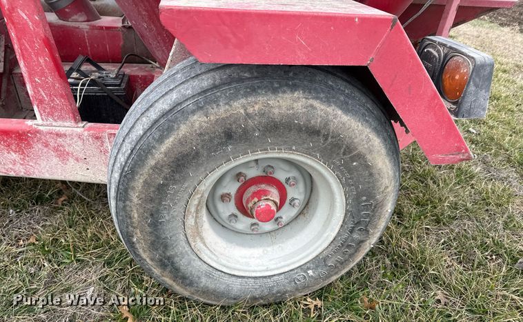 image for item DO0385 Gehl MX170 feed mixer