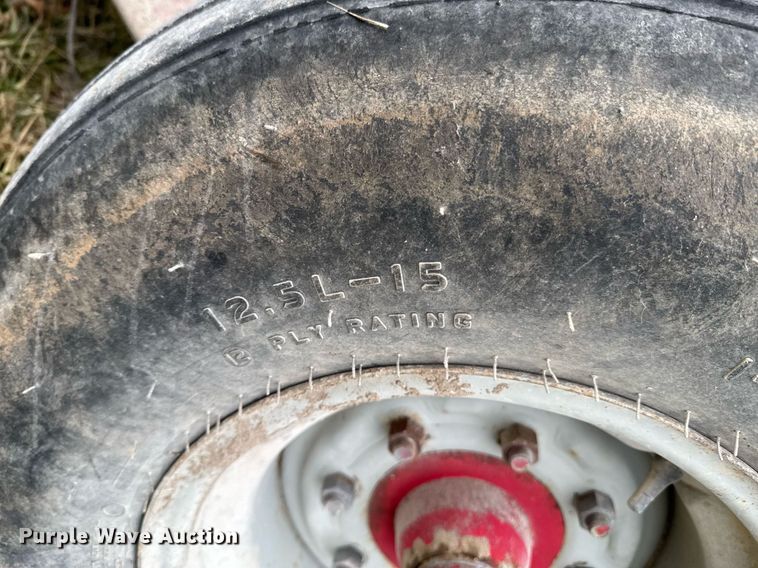 image for item DO0385 Gehl MX170 feed mixer