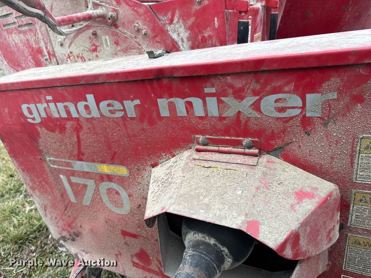 image for item DO0385 Gehl MX170 feed mixer