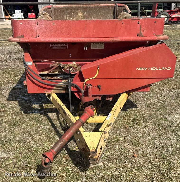 image for item DO0399 New Holland 520 manure spreader