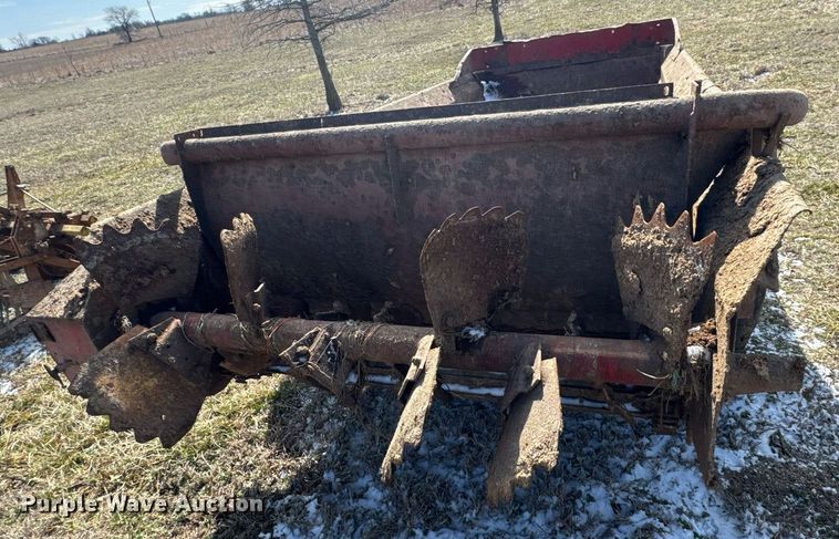 image for item DO0399 New Holland 520 manure spreader